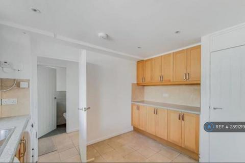 4 bedroom flat to rent, Dale Court, Kingston Upon Thames, KT2