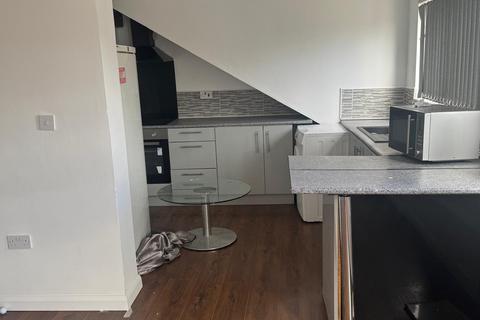 2 bedroom apartment to rent, Nesfield Street, Bradford City Centre BD1