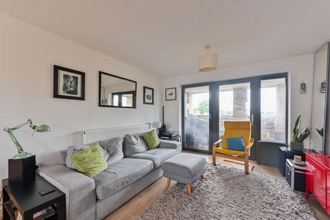 2 bedroom flat to rent, Bourbon Road, SW9, Oval, London, SW9
