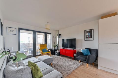 2 bedroom flat to rent, Bourbon Road, SW9, Oval, London, SW9