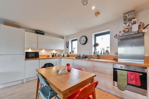 2 bedroom flat to rent, Bourbon Road, SW9, Oval, London, SW9