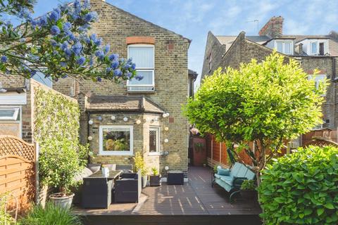 2 bedroom ground floor flat for sale, Newham Way, London, E16