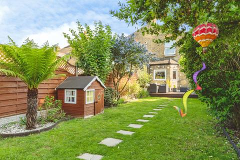 2 bedroom ground floor flat for sale, Newham Way, London, E16