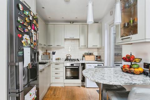 2 bedroom ground floor flat for sale, Newham Way, London, E16