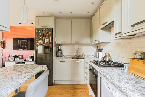 2 bedroom ground floor flat for sale, Newham Way, London, E16