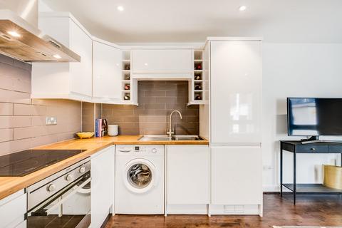 1 bedroom flat for sale, Dukes Court, 77 Mortlake High Street, London, SW14