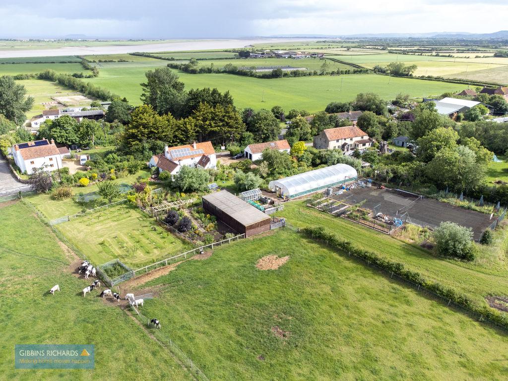 Residential Smallholding with 4 Bedrooms