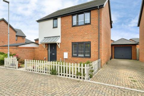3 bedroom detached house for sale, Tartan Close, Frating, CO7