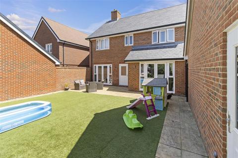 5 bedroom detached house for sale, Trefoil Road, Hellingly, Hailsham