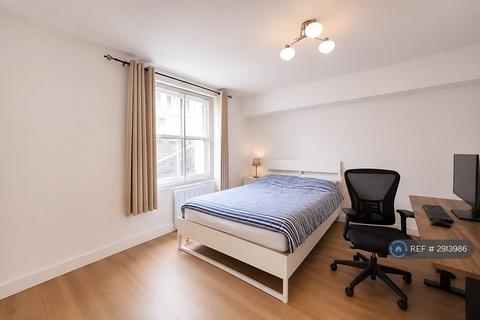 1 bedroom in a flat share to rent, Lillie Road, London, SW6