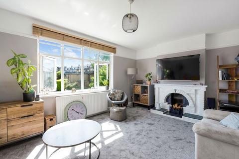 Staines Avenue, Cheam, SM3
