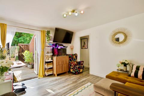 1 bedroom flat for sale, Statham Grove, London, N18