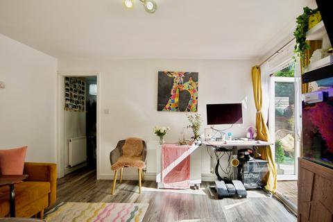 1 bedroom flat for sale, Statham Grove, London, N18