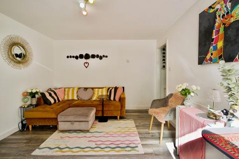 1 bedroom flat for sale, Statham Grove, London, N18