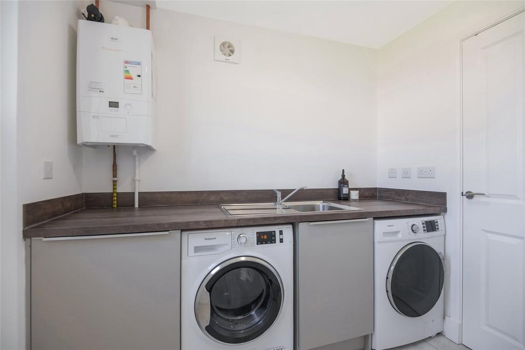 Noble Drive, Robroyston, Glasgow, G33 – další