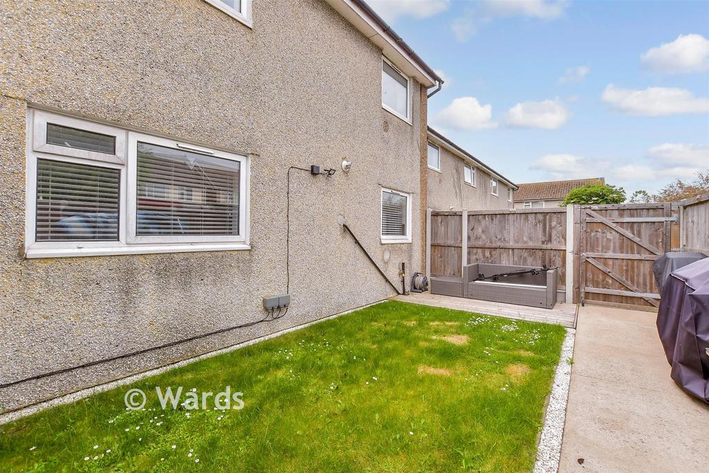 1 bedroom ground floor flat for sale