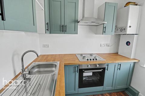 3 bedroom flat to rent, Collier Row Lane, ROMFORD