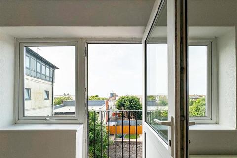 2 bedroom apartment for sale, Terminus Road, Littlehampton BN17
