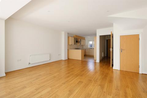 4 bedroom end of terrace house for sale, Caberfeigh Close, Redhill, Surrey, RH1