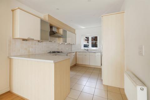 4 bedroom end of terrace house for sale, Caberfeigh Close, Redhill, Surrey, RH1