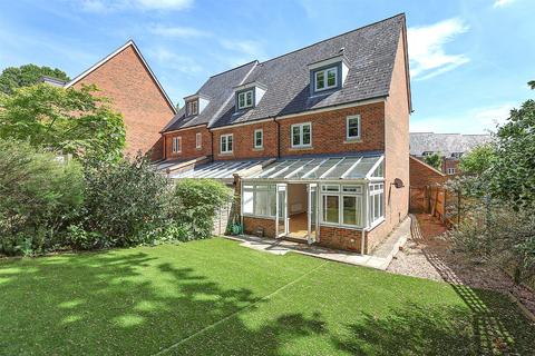 4 bedroom end of terrace house for sale, Caberfeigh Close, Redhill, Surrey, RH1