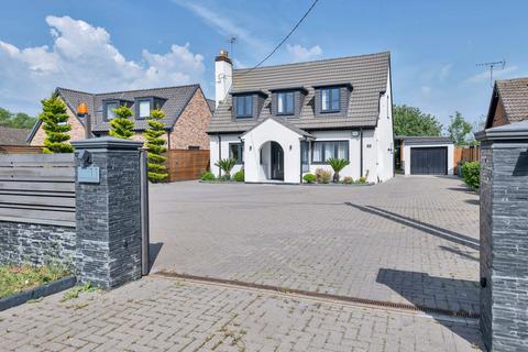 3 bedroom detached house for sale, Hillside, Royston SG8