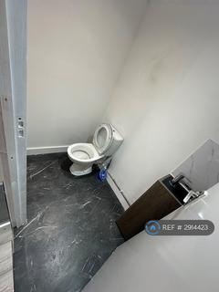 1 bedroom in a house share to rent, Lower Addiscombe Road, Croydon, CR0