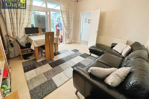 2 bedroom bungalow for sale, Tolworth Gardens, Romford, RM6