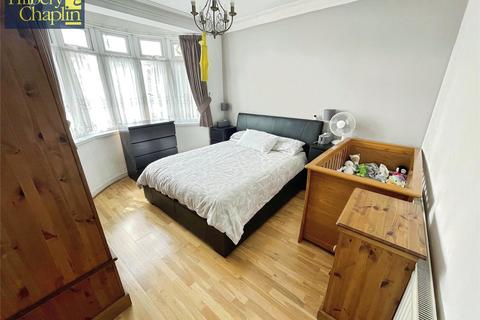 2 bedroom bungalow for sale, Tolworth Gardens, Romford, RM6