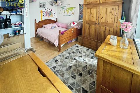 2 bedroom bungalow for sale, Tolworth Gardens, Romford, RM6