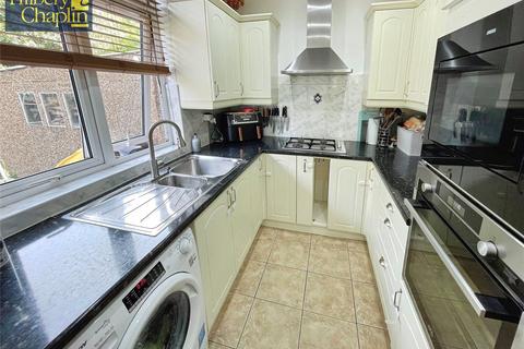 2 bedroom bungalow for sale, Tolworth Gardens, Romford, RM6