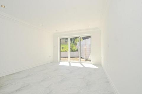 3 bedroom detached house to rent, Waterside,  Chesham,  HP5