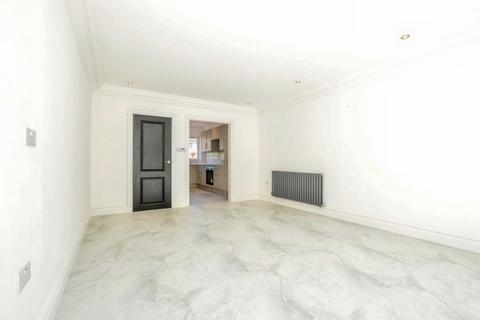 3 bedroom detached house to rent, Waterside,  Chesham,  HP5