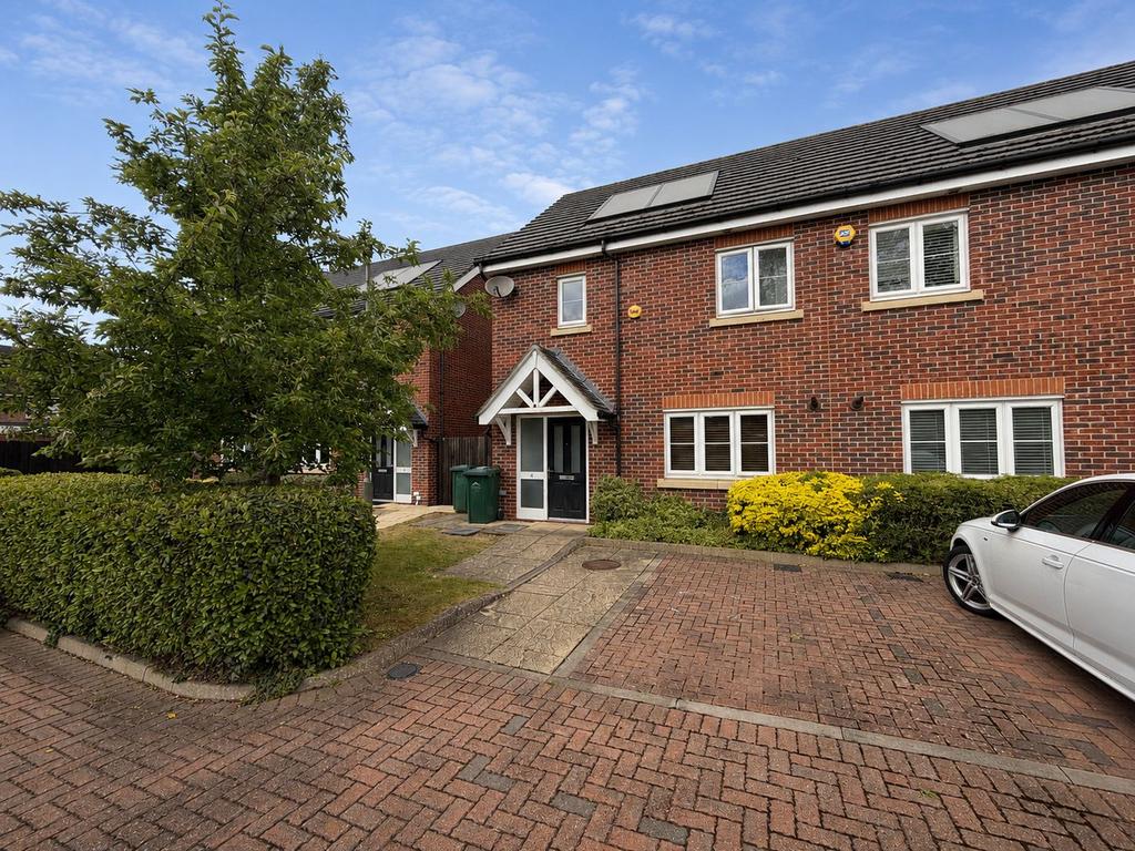 Detached house exterior, driveway
