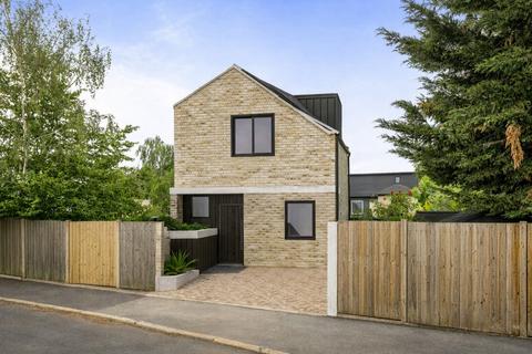 Bazalgette Close, New Malden, KT3