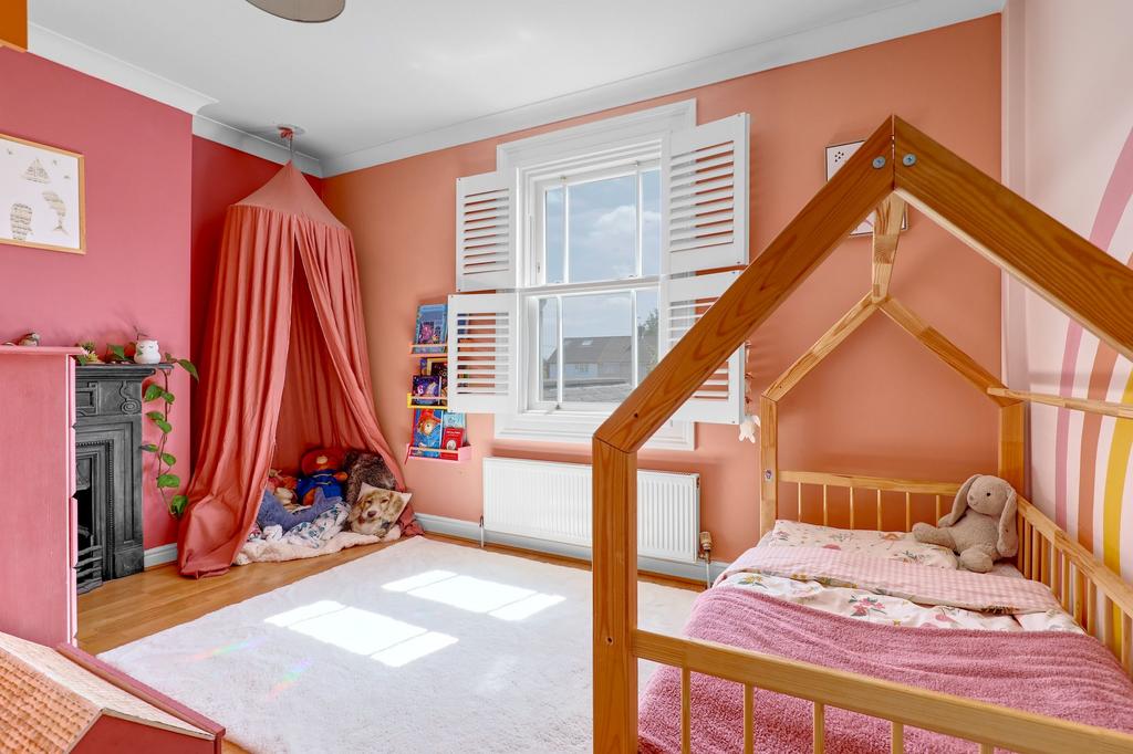Bedroom, fireplace