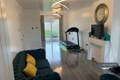 3 bedroom semi-detached house to rent, Eynsham Close, Reading, RG5