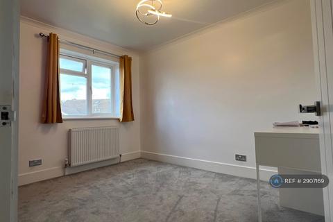 3 bedroom semi-detached house to rent, Eynsham Close, Reading, RG5