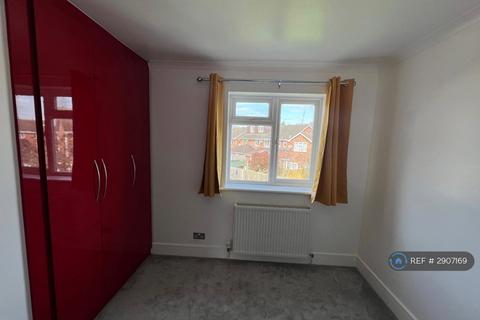 3 bedroom semi-detached house to rent, Eynsham Close, Reading, RG5