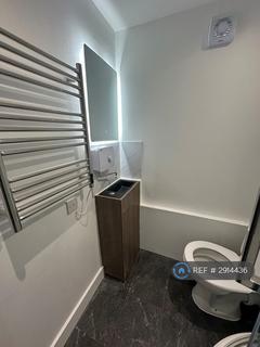 Studio to rent, Lower Addiscombe Road, Croydon, CR0