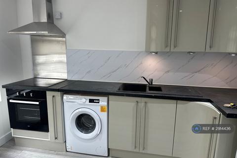 Studio to rent, Lower Addiscombe Road, Croydon, CR0