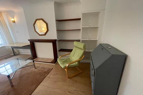3 bedroom apartment to rent, Canongate, Edinburgh, EH8