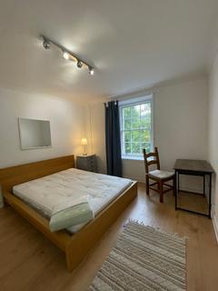 3 bedroom apartment to rent, Canongate, Edinburgh, EH8