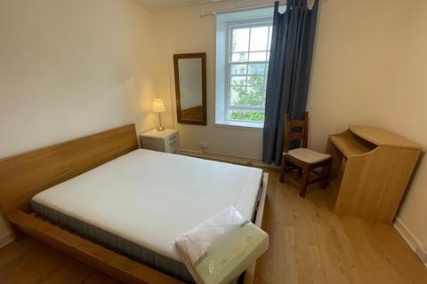 3 bedroom apartment to rent, Canongate, Edinburgh, EH8