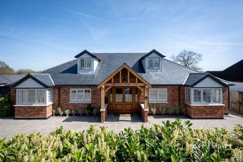 6 bedroom detached house for sale, Paternoster Row, Romford RM4