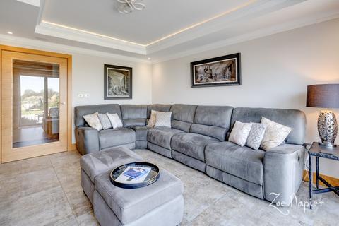 6 bedroom detached house for sale, Paternoster Row, Romford RM4