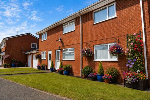 4 bedroom semi-detached house for sale, Coningsby Court, Wrexham, LL13