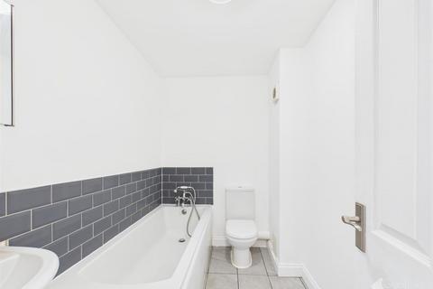 2 bedroom flat to rent, Hadley Grange, Church Langley CM17