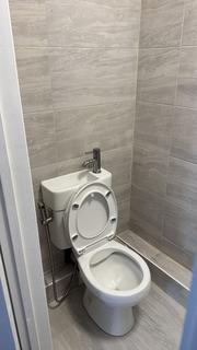 Studio to rent, Chestnut Avenue, Hornchurch RM12