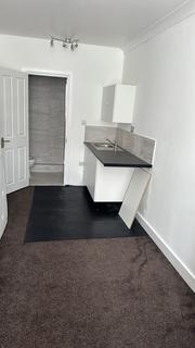Studio to rent, Chestnut Avenue, Hornchurch RM12